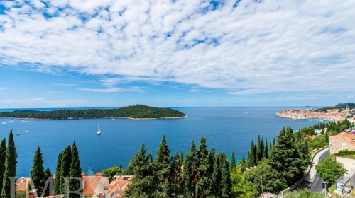 EKSKLUZIVNA PRODAJA! Stan cca 45m2 s prekrasnim pogledom na more i Stari grad | Blizina plaže | Dubrovnik